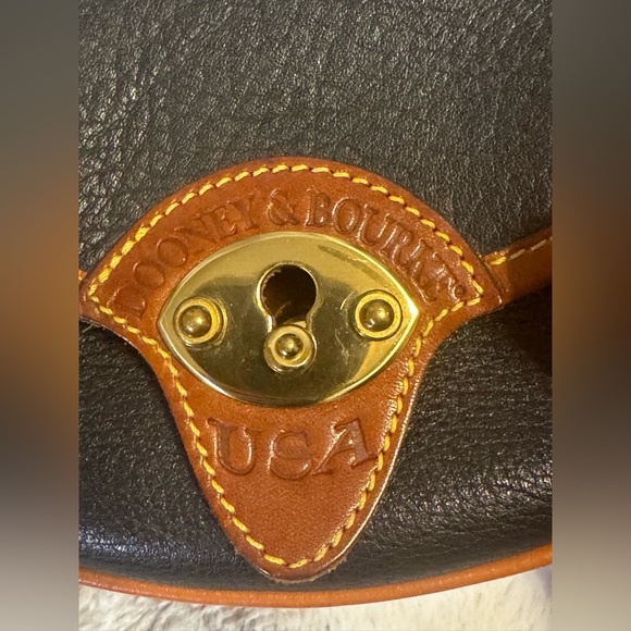 Dooney & Bourke - Calvary Body Bag/Belt Bag Navy Vintage - EUC R74 - Picture 8 of 15